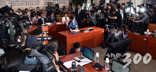  6일 오전 서울 여의도 국회에서 열린 조국 법무부장관 후보자 인사청문회에 조 후보자가 참석해 앉아 있다. / 사진=홍봉진 기자 honggga@