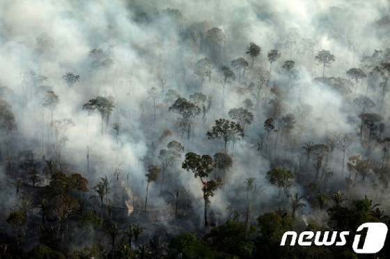[사진] 연기로 뒤덮인 브라질 열대우림