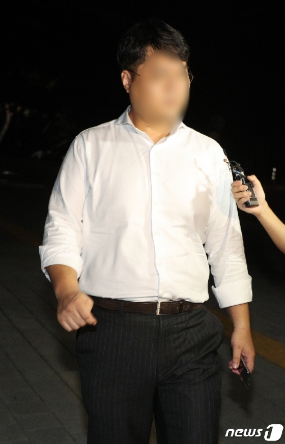 [사진] 검찰 조사 마치고 귀가하는 코링크PE 대표