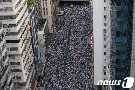 6월 9일 반송환법 첫 시위가 열렸다. 이날 시위에는 약 100만 명이 참여했다. © AFP=뉴스1 © News1 우동명 기자