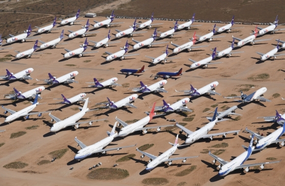 미국 서던캘리포니아 공항에 페덱스 익스프레스의 항공기 여러 대가 나란히 서 있다. /사진=AFP