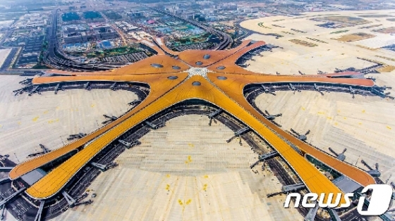 중국 '다싱 국제공항'이 건국 70주년 기념일을 앞두고 개항을 앞두고 있다. © AFP=뉴스1