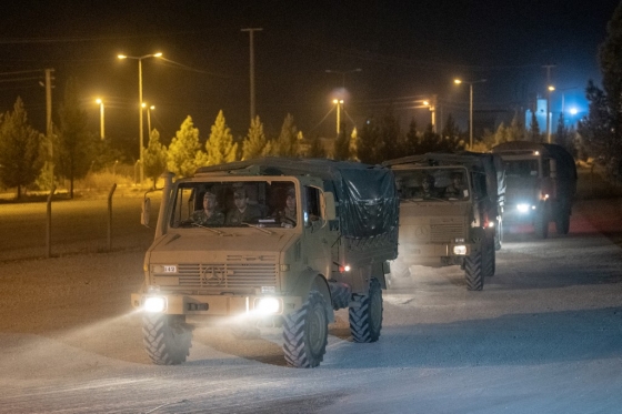 지난 8일(현지시간) 시리아 북부 국경지대로 집결하고 있는 터키군 차량. /사진=AFP