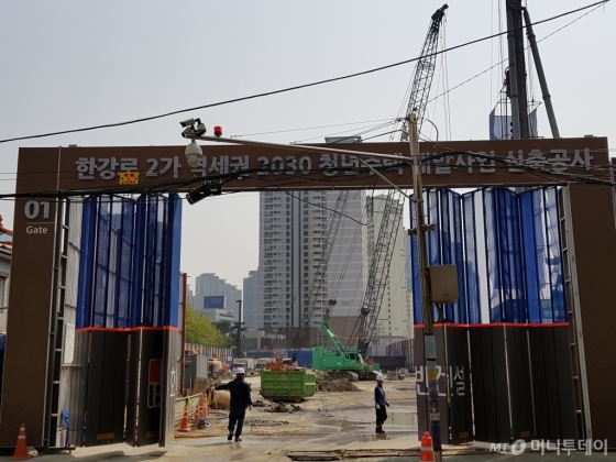 서울 용산구 삼각지역 인근 역세권청년주택 건설 현장. /사진=유엄식 기자