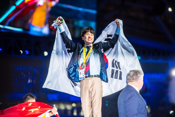 '제45회 국제기능올림픽'에서 배관부문 금메달을 딴 조우의 현대중공업 기사/사진제공=조우의 현대중공업 기사