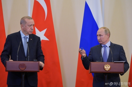 레제프 타이이프 에르도안 터키 대통령(왼쪽)과 블라디미르 푸틴 러시아 대통령/사진=로이터.