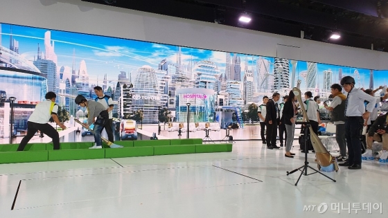 24일 '도쿄모터쇼 2019' 토요타 부스에 마련된 'e-브룸' 체험공간. /사진=이건희 기자