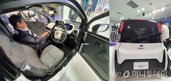 24일 '도쿄 모터쇼 2019'에서 공개된 토요타 초소형 배터리전기차. 사진 왼쪽은 내부, 오른쪽은 뒷모습. /사진=이건희 기자