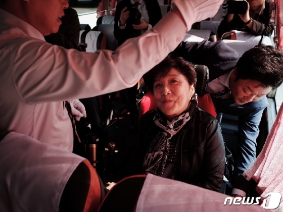 [사진] "'휠체어 버스'타고 강릉행" 행복한 웃음