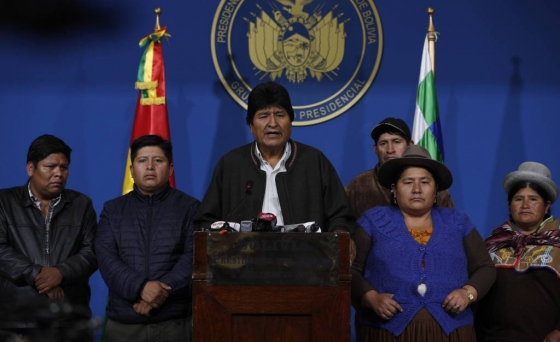 에보 모랄레스 볼리비아 대통령이 10일(현지시간) 볼리비아 엘 알토 군사기지에서 기자회견을 하고 있다. / 사진 = 뉴시스