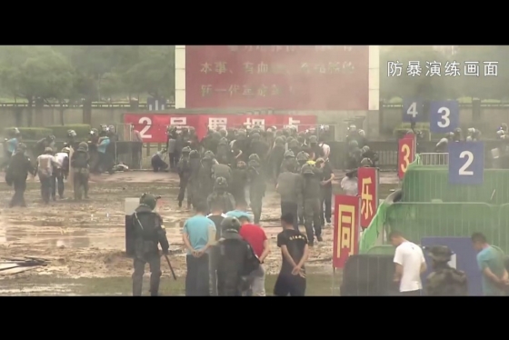 지난 8월 공개된 홍콩 주둔 인민해방군의 테러 진압 훈련 모습. /사진=AFP