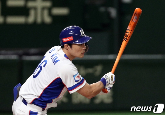 대한민국 야구 대표팀 김하성이 일본 선발 야마구치 슌을 상대로 선제 투런 홈런을 뽑아냈다. /사진제공=뉴스1