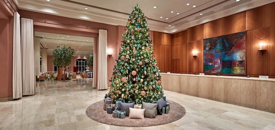 제주신라호텔이 마련한 지중해 콘셉트의 크리스마스 트리. /사진=호텔신라