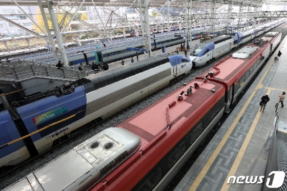 [사진] 철도파업 앞두고 지연운행 '태업'