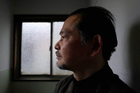 은둔형 외톨이 생활을 하는 일본의 한 50대 남성. 그는 장을 보기 위해 3일에 한 번씩만 외출을 하고 늘 집에 있는다. /사진=AFP
