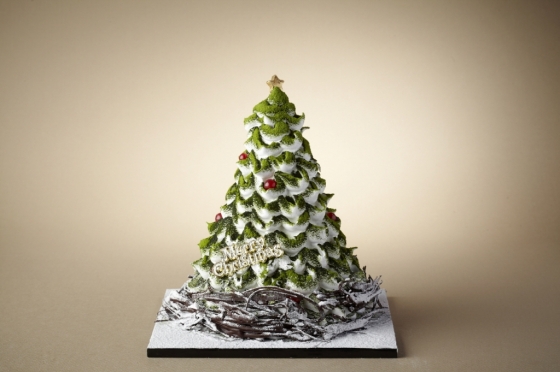 눈 내린 크리스마스 트리를 형상화한 서울신라호텔의 '화이트 홀리데이 트리' 케이크. /사진=신라호텔