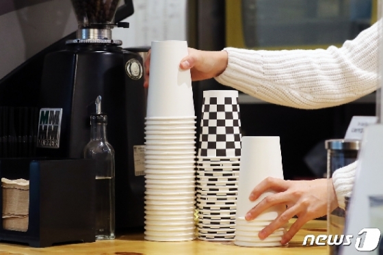 [사진] 2021년부터 카페서 종이컵 사용금지...일회용컵 보증금제 재도입