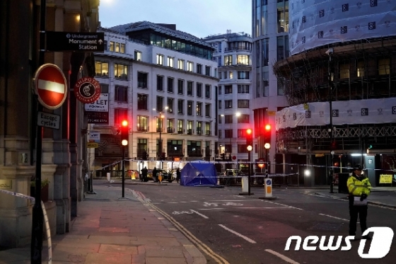 이슬람국가(IS)가 지난 29일 영국 런던에서 발생한 흉기 테러 배후를 자처했다. © AFP=뉴스1