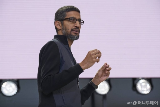 순다르 피차이 구글 CEO. 3일 구글의 모회사인 알파벳의 CEO로 내정됐다. / 사진제공=구글