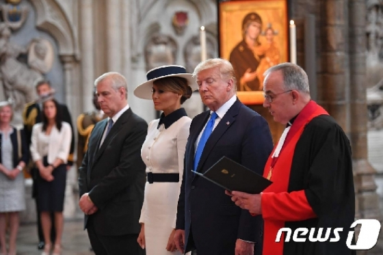 도널드 트럼프 미국 대통령과 영국 앤드류 왕자(왼쪽 끝) © AFP=뉴스1