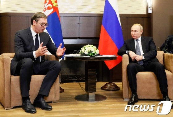 [사진] 부치치 세르비아 대통령과 회담하는 푸틴