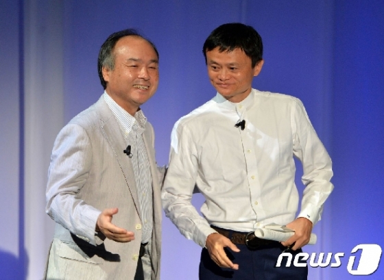 손정의 소프트뱅크 회장(왼쪽)과 마윈 알리바바그룹 창업자. <자료사진> © AFP=뉴스1
