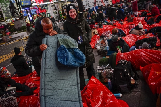7일(현지시간) 미국 뉴욕 맨해튼 타임스스퀘어에서 열린 노숙체험 행사. /사진=AFP