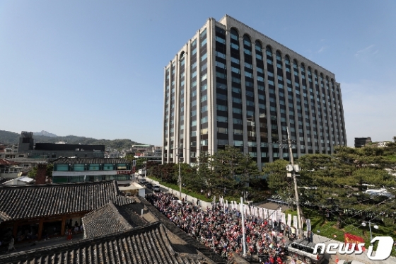 서울 종로구 계동 현대사옥 앞. 2019.5.22/뉴스1 © News1 박세연 기자