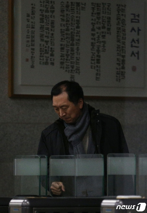 [사진] 검찰청사 나서는 김기현 전 울산시장
