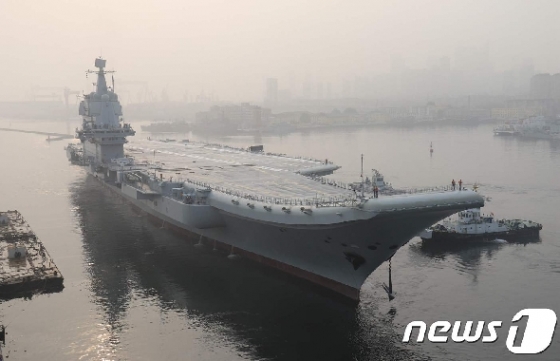 중국 최초 국내 건조 항공모함 '산둥호' <자료사진> © AFP=뉴스1