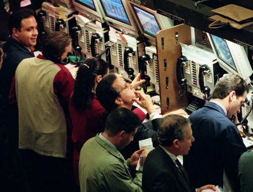 1998년 NYSE의 트레이더들의 모습/사진=AFP