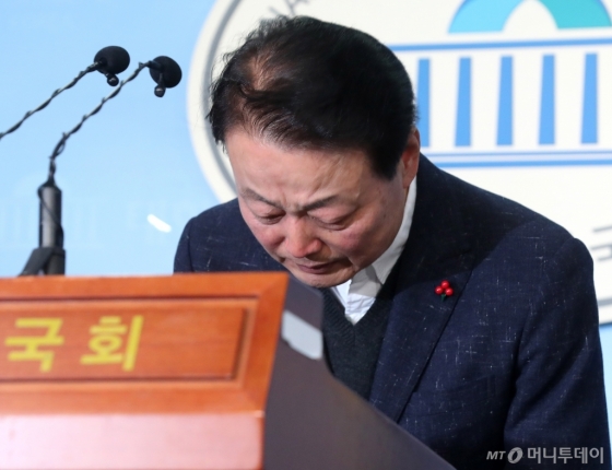 [사진]박근혜 전 대통령에게 용서 구하는 한선교