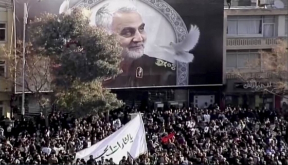 미국의 폭격에 사망한 이란 최정예 쿠드스군 사령관 거셈 솔레이마니 장례식이 7일(현지시간) 고인의 고향 케르만에서 열리고 있다./사진=뉴시스