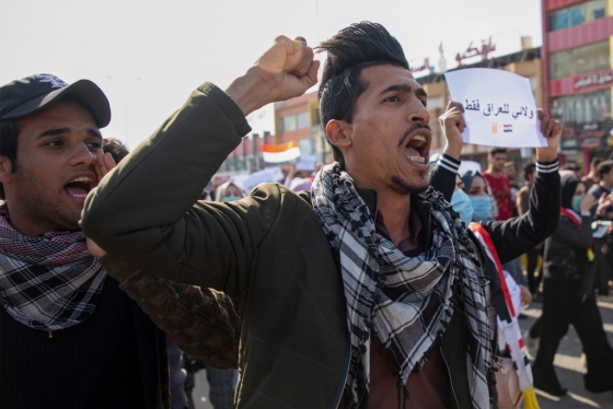 이라크 대학생들이 정부의 부패 청산과 경제난 해결을 외치며 시위를 벌이고 있다. /사진=AFP 