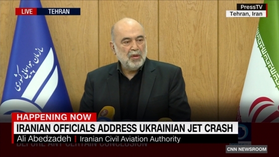 11일(이란 현지시간) 이란 국영 프레스TV를 통해 "이란의 우크라이나 여객기를 실수로 격추했다"는 내용의 기자회견을 진행 중인 아베드자데 이란 민간항공청장. /사진=CNN 유튜브 갈무리