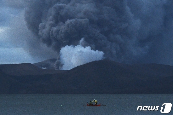 필리핀 탈 화산. © AFP=뉴스1