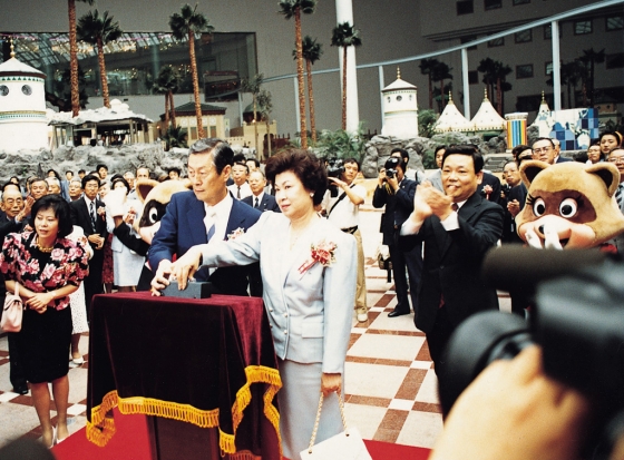 1989년 7월12일 롯데월드 개관식에 참석한 신격호 명예회장의 모습. /사진=롯데그룹