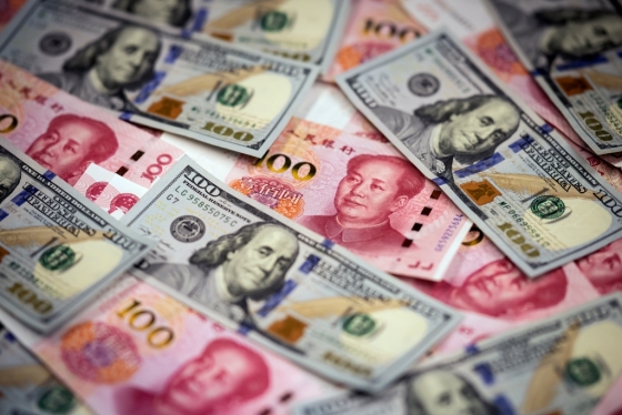 중국 위안화와 미국 달러화/사진=AFP