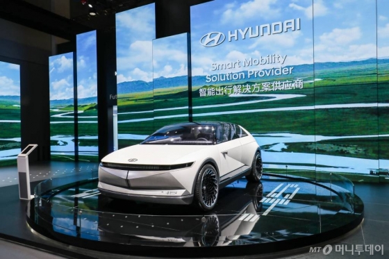 지난해 11월 열린 '제2회 중국 국제 수입박람회'에 전시된 현대차의 EV 비전 콘셉트 '45'. /사진=현대차