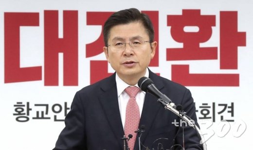 자유한국당 황교안 대표가 22일 오전 서울 여의도 중앙당사에서 열린 신년 기자회견에서 발언하고 있다. / 사진=홍봉진 기자 honggga@
