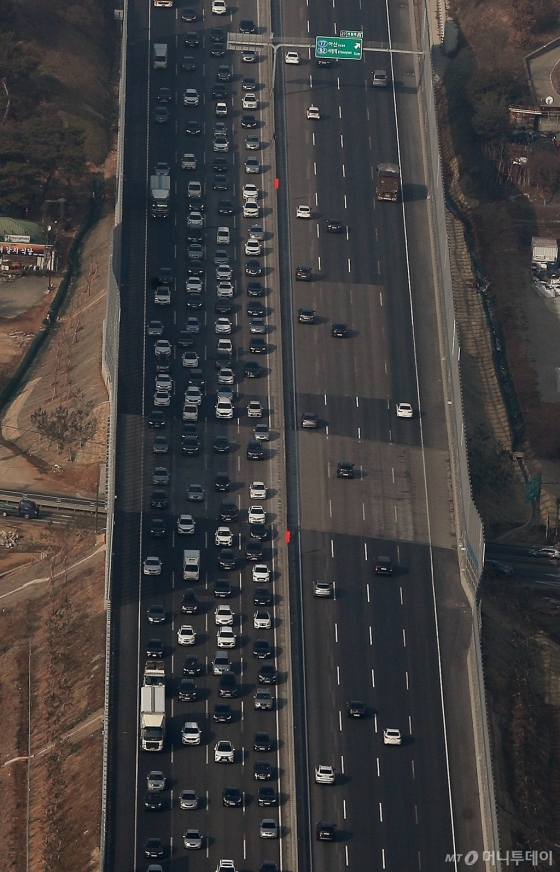[사진]설 연휴 앞두고 정체 시작된 고속도로