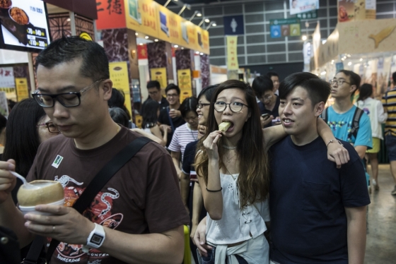 중국 거리의 청년들/사진=AFP