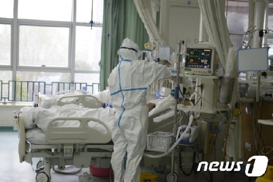 중국 우한시의 한 병원 © 로이터=뉴스1