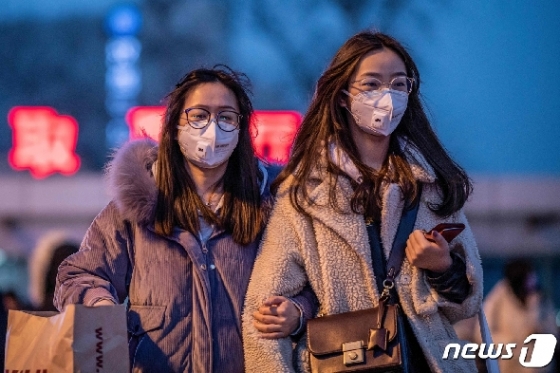 마스크를 쓴 베이징 시민들.(자료사진) © AFP=뉴스1