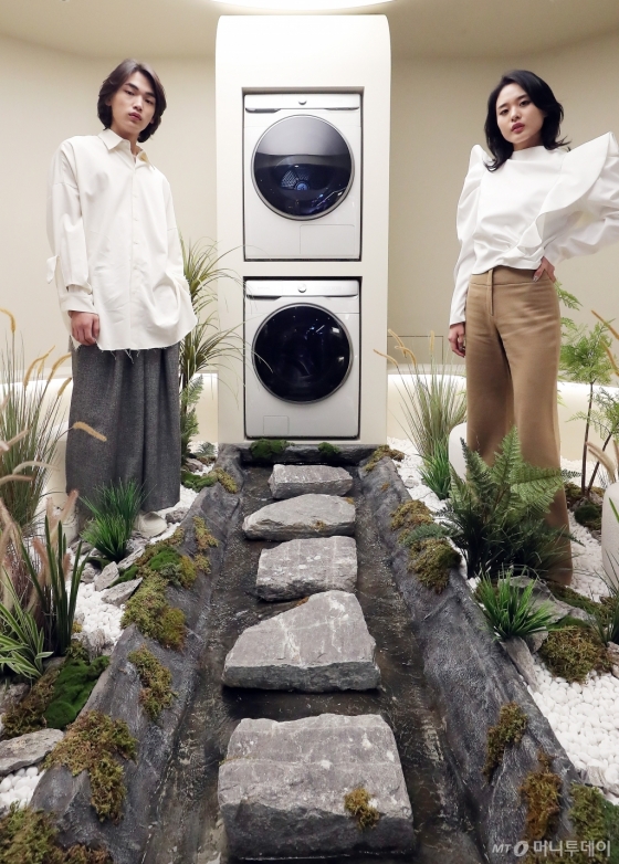[사진]삼성전자 'AI 세탁기와 건조기로 편하게'