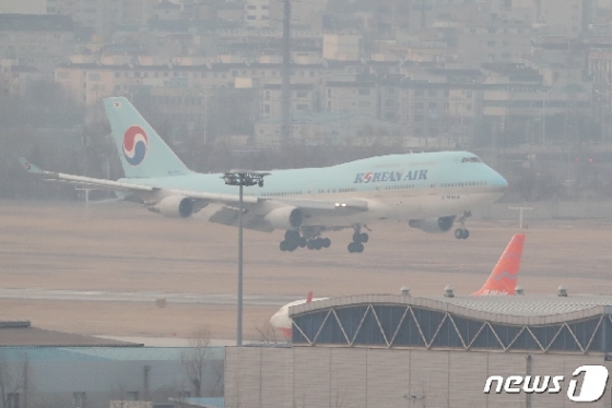 [사진] '우한 교민' 전세기 김포공항 도착