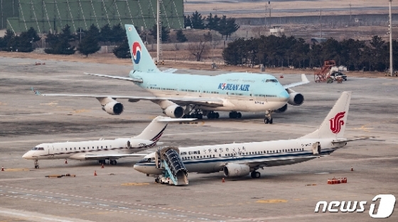 [사진] 김포공항 도착한 中 우한 교민들