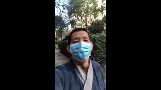 팡빈이 올린 영상 중 그가 마스크를 끼고 우한 상황에 대해 설명하고 있다. /사진=유튜브 캡쳐