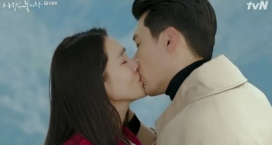 17일 시청률 조사회사 닐슨코리아의 집계에 따르면 지난 16일 오후 9시 방송된 tvN 토일드라마 '사랑의 불시착'(극본 박지은·연출 이정효) 16회는 전국 유료 방송 가구 기준 21.683%의 시청률을 기록했다./사진=tvN