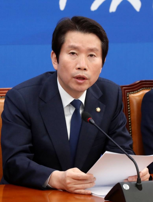 더불어민주당 이인영 원내대표가 6일 오전 서울 여의도 국회에서 열린 정책조정회의에서 발언하고 있다.